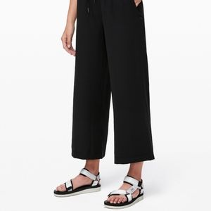 Lululemon on the fly wide leg crop